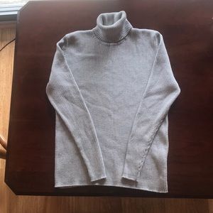 Gray Woman’s Ribbed Turtleneck